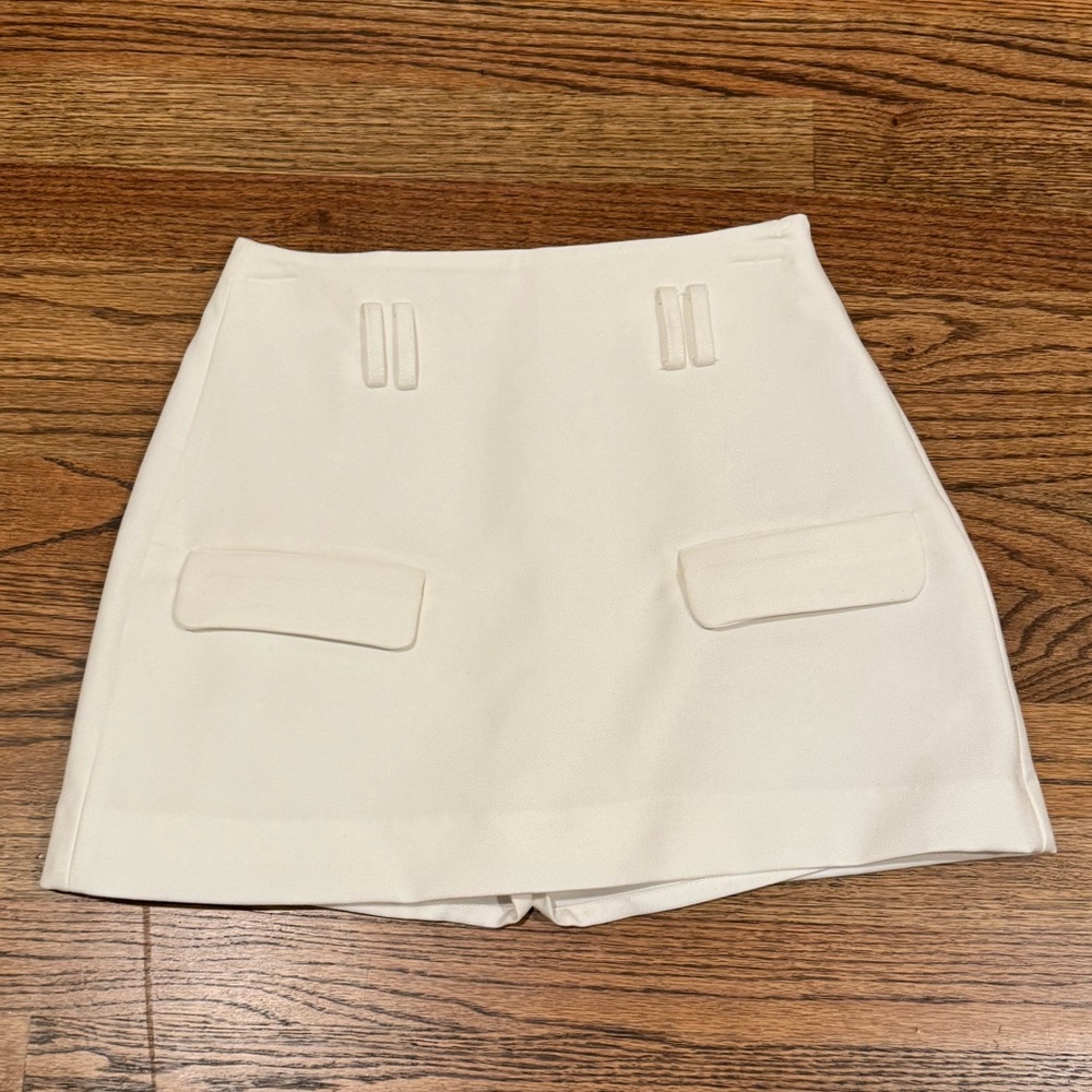 DISSH Cream Mini Skirt